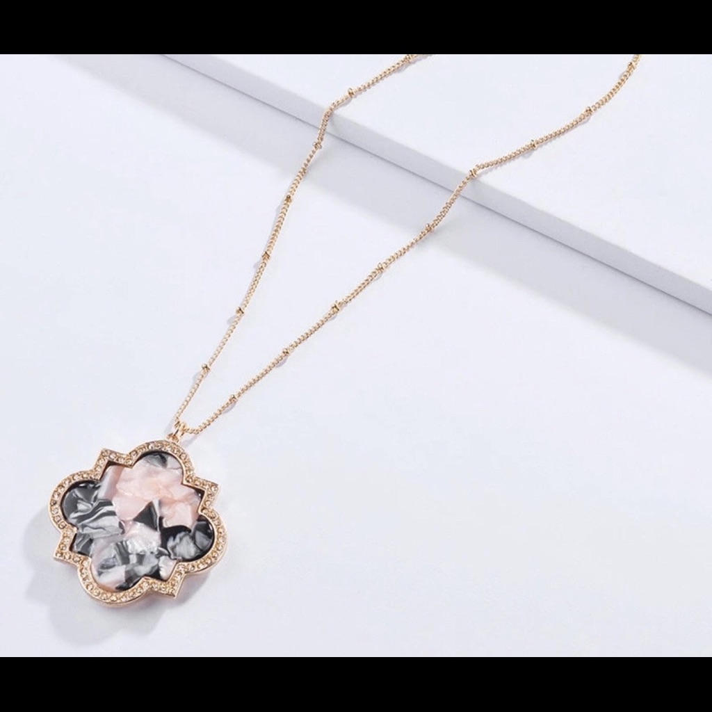 Brand New She Da Boss Necklace